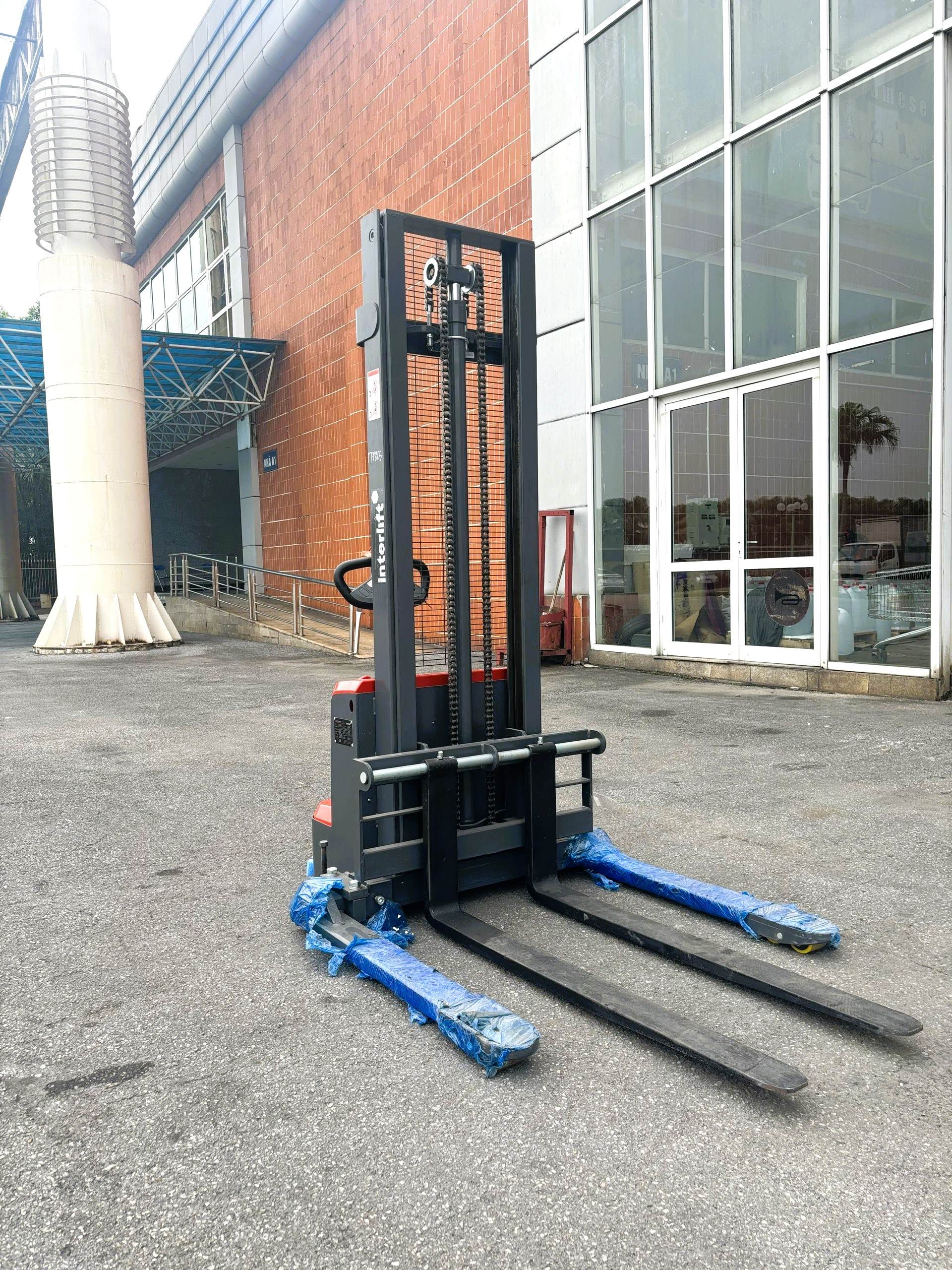 Xe nâng điện stacker 1.5 tấn Interlift CL1530GHY. Nâng cao 3m. Sx 2025. Mã XM.S15IND30.00863