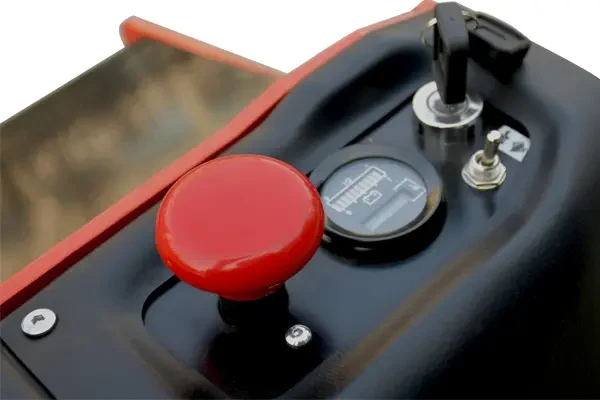 Tay lái và bảng điều khiển xe kéo điện MiMA MGC40