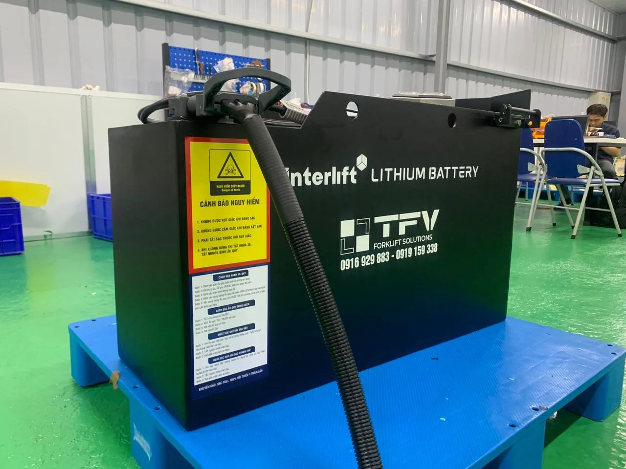 Pin lithium xe nâng 24V Interlift lắp ráp tại xưởng TFV