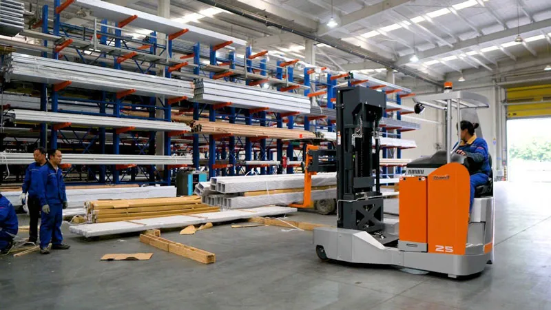 Xe nâng đa hướng Zowell RSEW chuyển thanh nhôm dài