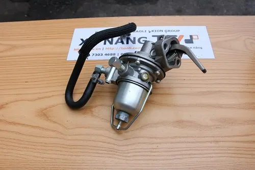 Kiểm tra bơm xăng xe nâng Nissan H20 trước khi thay bơm mới