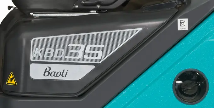 Xe nâng dầu Baoli KBD25 — tem model trên thân xe