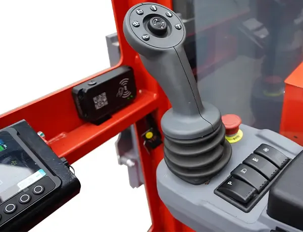 Xe nâng đa hướng MiMA MQC80 — tay cầm điều khiển