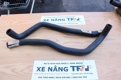 Ống dẫn nước làm mát xe nâng Toyota 8FD 68174-26600-71 chụp tại kho TFV