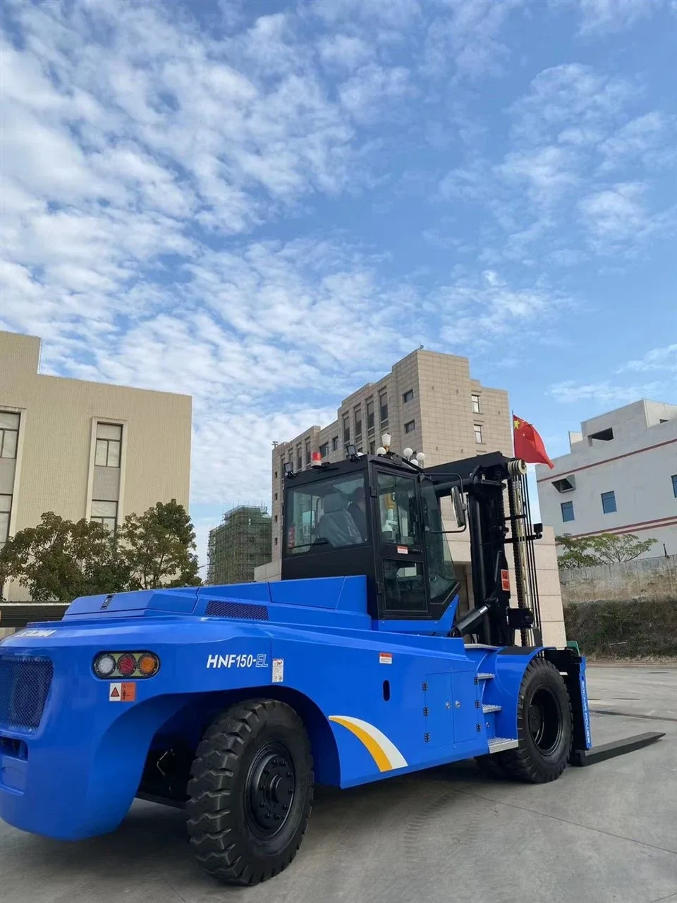 Xe nâng điện SOCMA HNF150-600EL nhìn chéo sau
