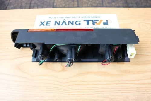 Thông số đèn hậu xe nâng Toyota 56640-26601-71 vỏ nhựa mã TFV P.00027