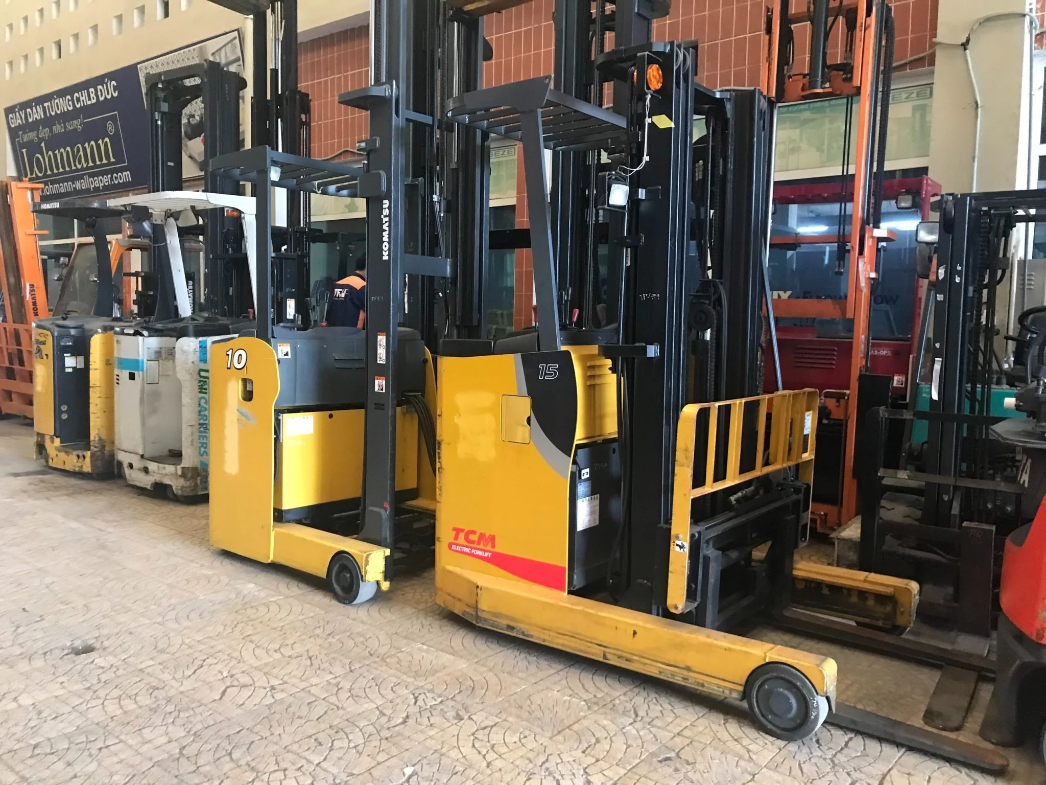 Bảng Giá Xe Nâng Reach Truck Mới Nhất Cho Kho Cao Tầng