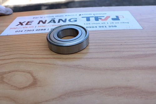 Vòng bi xe nâng kích thước 72*35*17 mã 6207 hiệu koyo hàng mới 100%. Mã P.00259