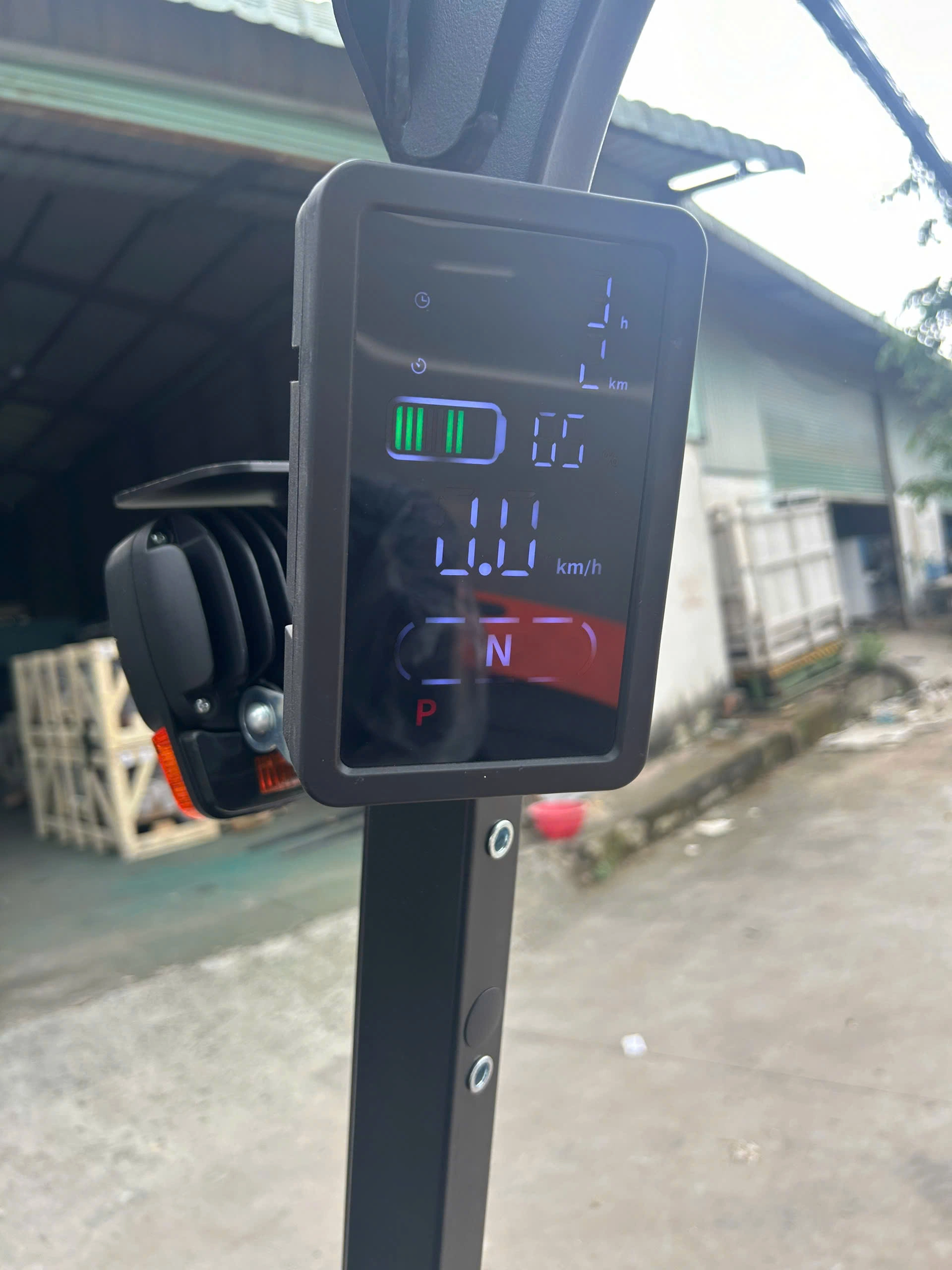 Xe nâng điện Interlift EFL303 3 tấn nâng cao 4m sản xuất 2024 mới 100%. Mã XM.B30EPS40.00749