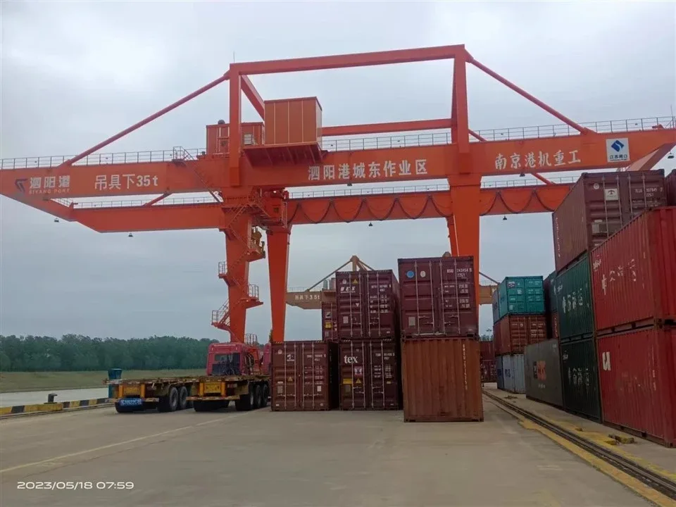 Cẩu giàn ray container SOCMA