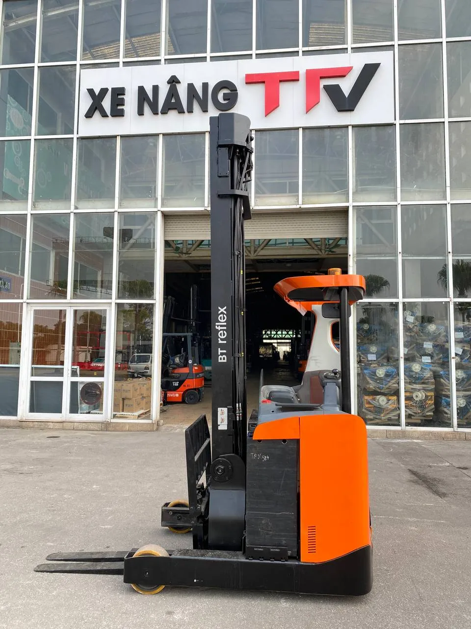 Xe nâng reach truck BT RRE tại TFV