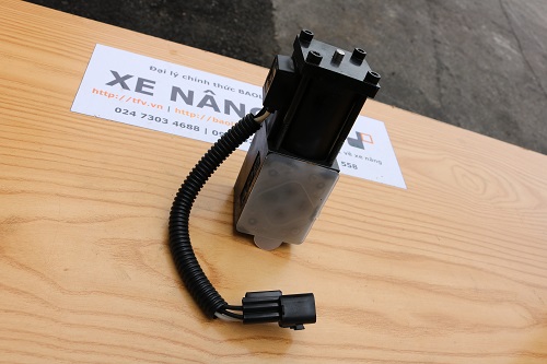 Van điện từ hộp số xe nâng, mã 12N53-82551 hiệu Folangsi. Mã P.00860
