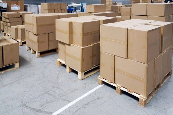 Kiểm soát và lưu trữ hàng tồn kho bằng pallet gỗ
