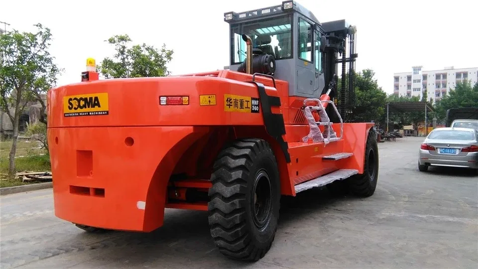 Khung gầm và lốp của Xe nâng dầu SOCMA HNF370 37 tấn