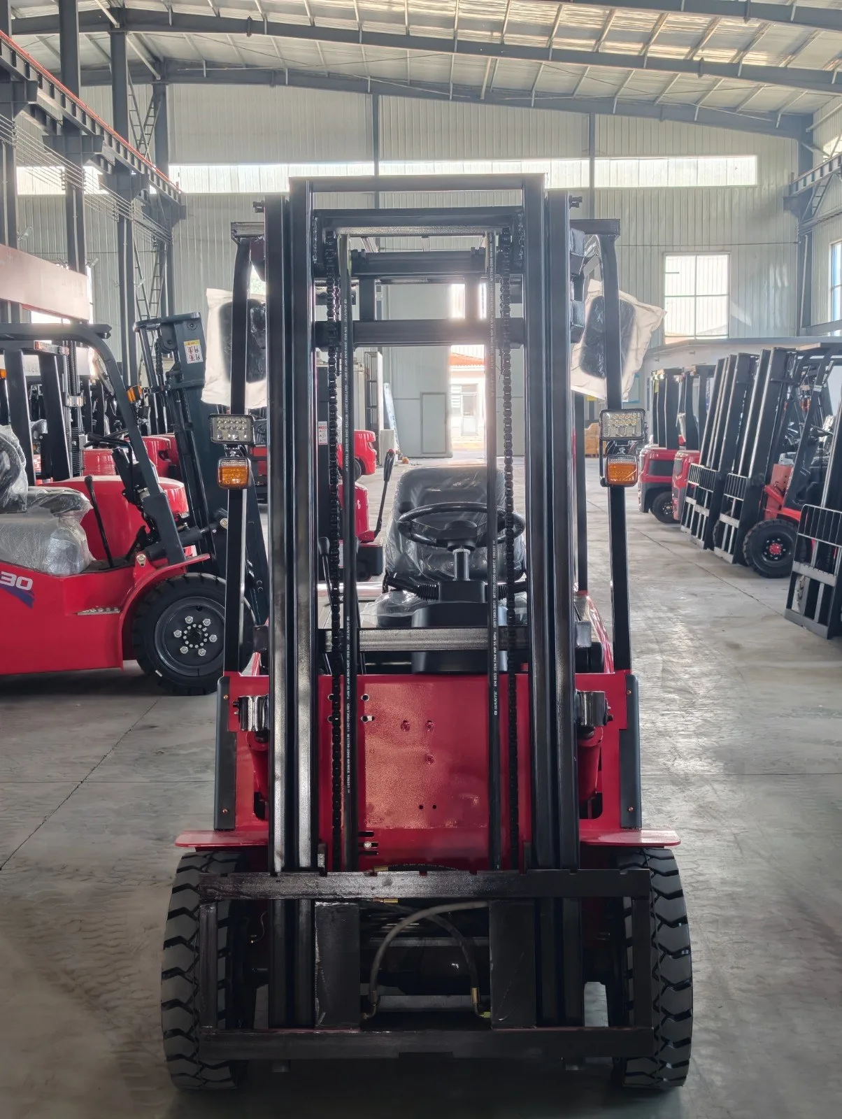 Xe nâng điện Xingcha CPD-15 nhìn thẳng phía trước