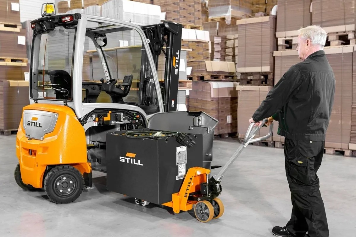 Khi nào nên thay pin lithium cho xe nâng? Dấu hiệu nhận biết