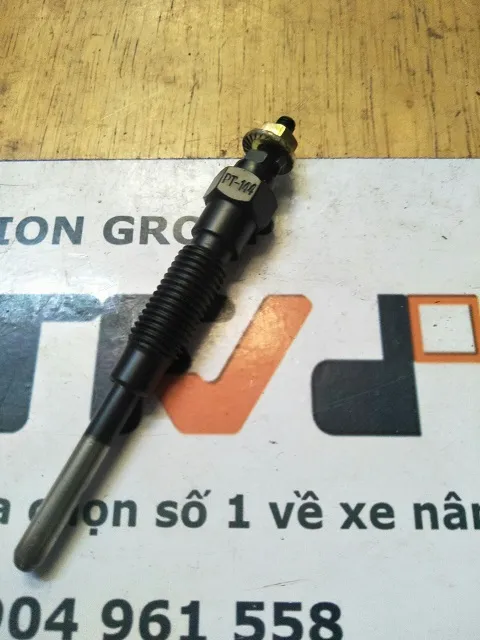 Bugi sấy xe nâng Toyota 5-8FD P.00020 nhìn dọc thân