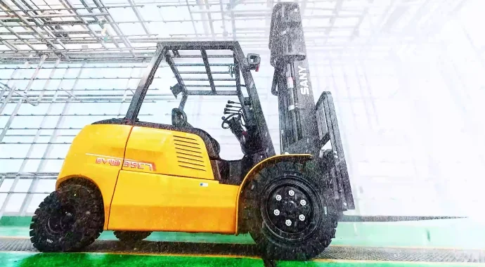Dòng C7 thử phun nước, toàn xe IPX4