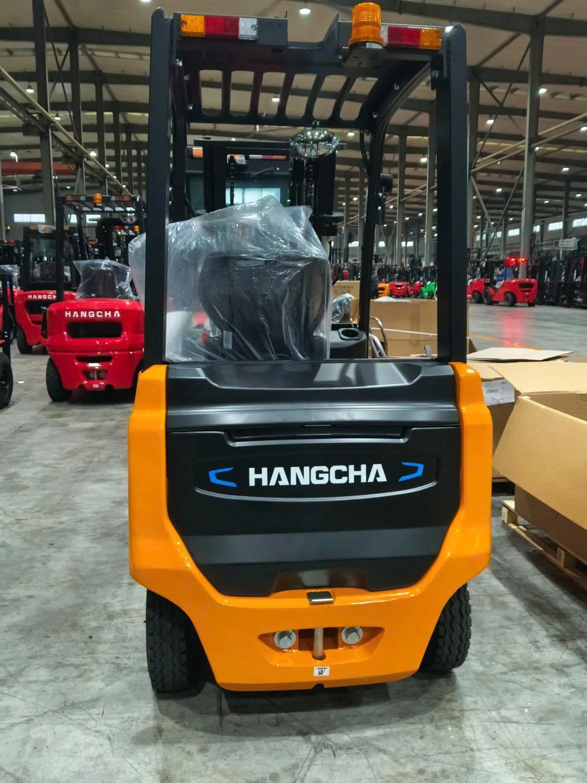 Phía sau xe nâng điện Hangcha CPD15-AEY2, nơi đặt pin