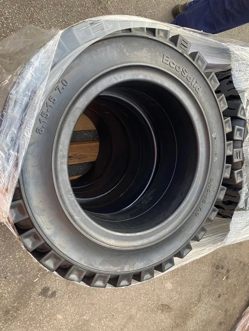 Lốp đặc xe nâng Ecosolid của Trelleborg cỡ 28×9-15