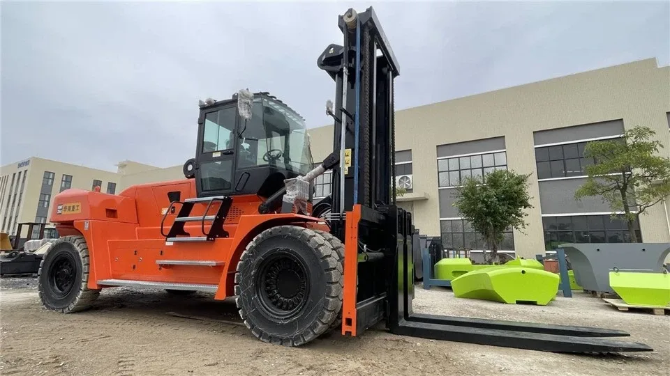 Cabin của Xe nâng dầu SOCMA HNF250 25 tấn
