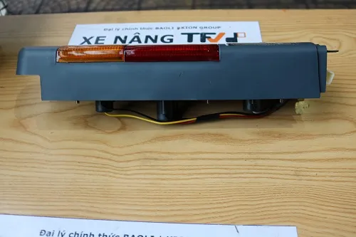 Cụm đèn hậu phải RH xe nâng Toyota 7F 12V HS-LL071