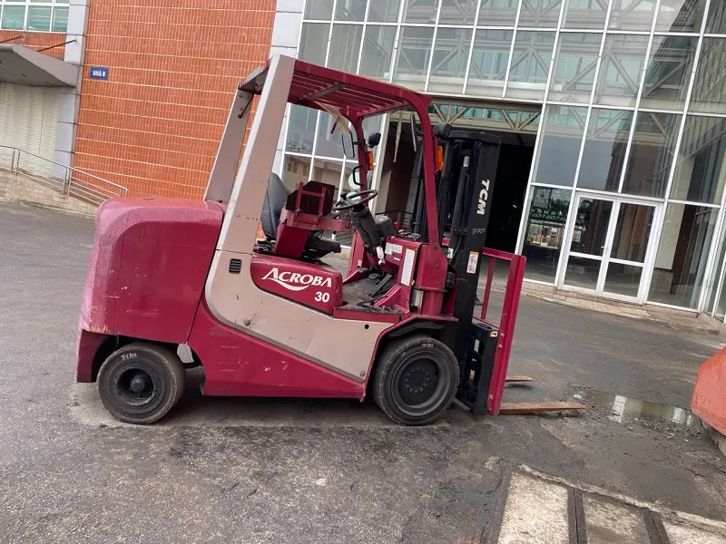 Xe nâng dầu cũ TCM FA30D