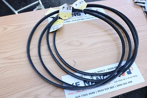 Dây curoa quạt xe nâng Toyota 8FG động cơ 4Y mã RECMF 6470 tại kho TFV