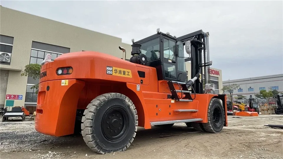 Khung nâng và giá càng của Xe nâng dầu SOCMA HNF250 25 tấn