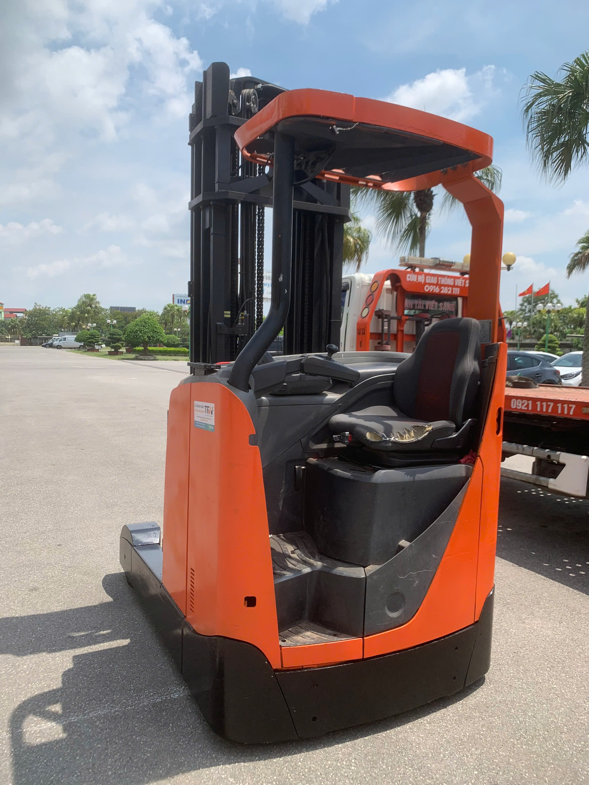 Xe nâng điện cũ reach truck BT RRE-200 đứng lái
