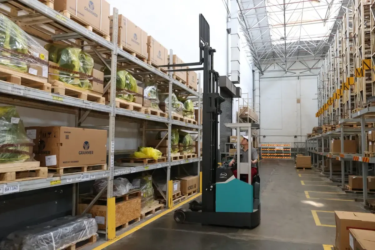 Xe reach truck trong danh mục xe nâng TFV