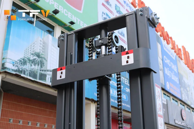 Hệ thống xích nâng xe nâng stacker