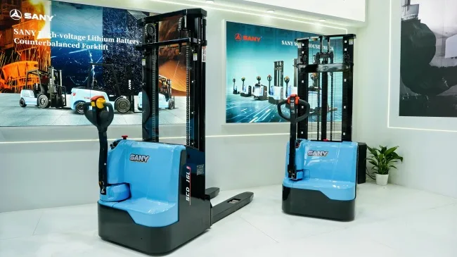 Xe nâng stacker Sany tại phòng trưng bày hãng