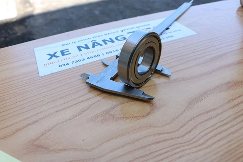 Vòng bi xe nâng kích thước 72*35*17 mã 6207 hiệu koyo hàng mới 100%. Mã P.00259