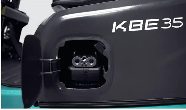 Xe nâng điện Baoli KBE38-X1B — cổng sạc