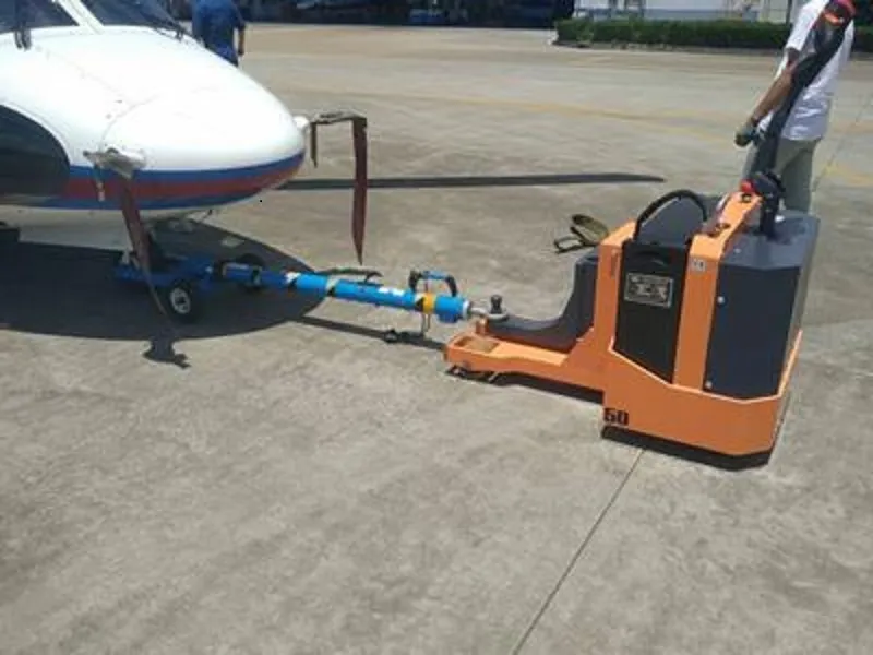 Xe kéo điện Zowell XTB — kéo trực thăng trên sân đỗ