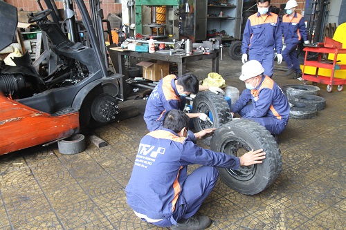 Bảng Giá Sửa Chữa Xe Nâng Điện: Pin, Motor, Bo Mạch