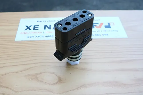 Thay giắc sạc ắc quy xe nâng 30A 250V cổng cái 119802-77200