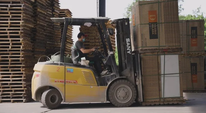 Xe nâng điện Sany SCP40C6 làm việc thực tế