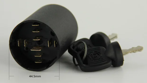 Mặt sau ổ khoá điện xe nâng HS-86005 với chân tiếp điểm