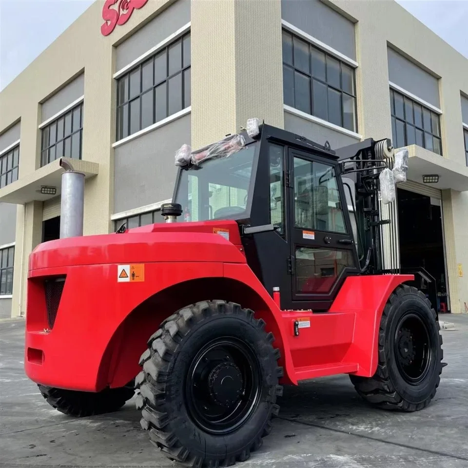 Xe nâng địa hình SOCMA 5 tấn trước nhà máy