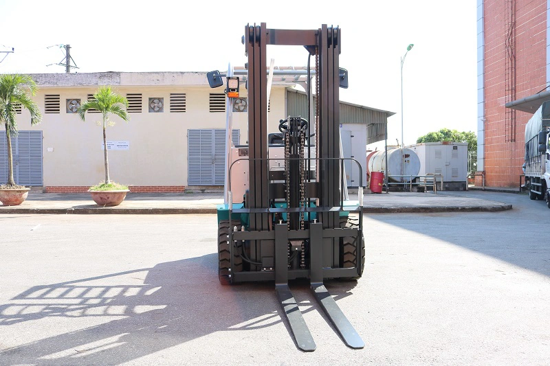 Xe nâng điện 2.5 tấn,hiệu Kion Baoli KBE25-01 Khung container VFHM4700 Mới 100%