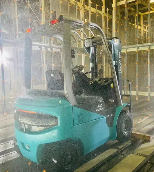 Xe nâng điện Baoli KBE25-01 2,5 tấn thử nghiệm dầm mưa