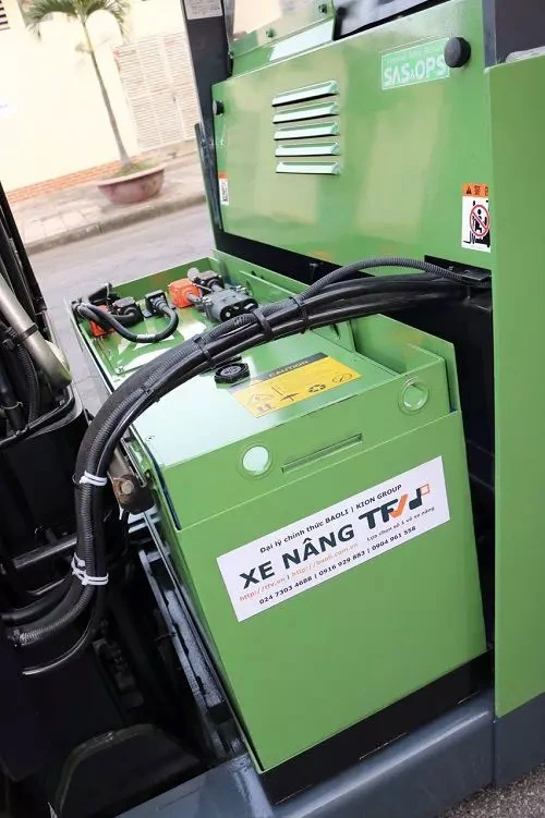 Bảng Giá Xe Nâng Reach Truck Mới Nhất Cho Kho Cao Tầng