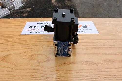 Van điện từ hộp số xe nâng, mã 12N53-82551 hiệu Folangsi. Mã P.00860