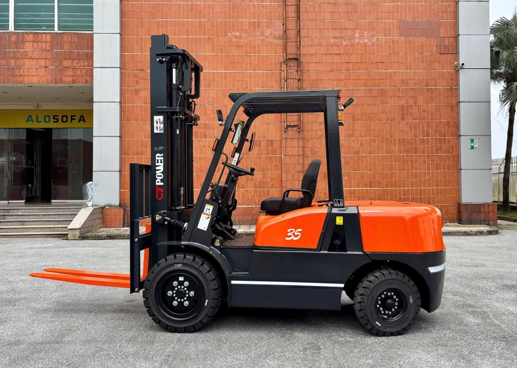 Xe nâng dầu CT Power mạnh mẽ, giá thành dễ tiếp cận