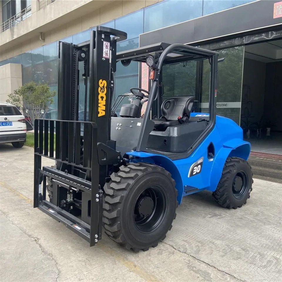 Xe nâng địa hình SOCMA 3 tấn nhìn chéo trước