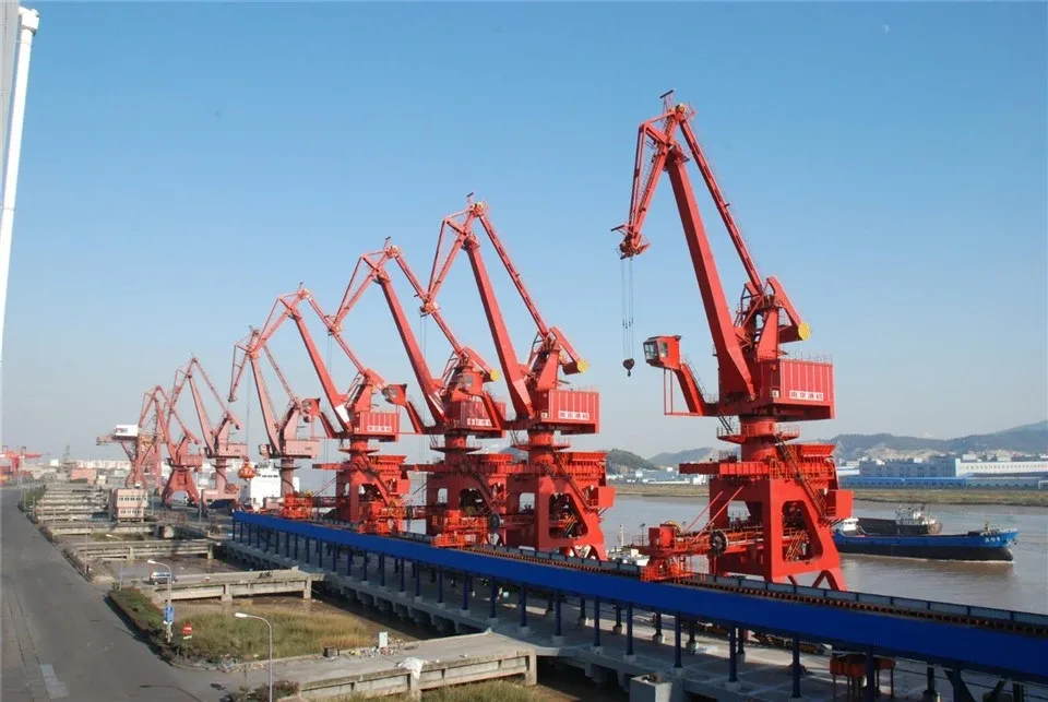 Cẩu chân đế 2 cần SOCMA