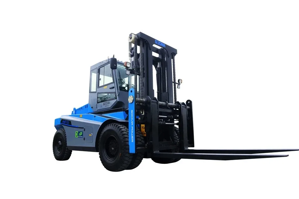 Xe nâng dầu SOCMA HNF135-600-A 13,5 tấn toàn cảnh