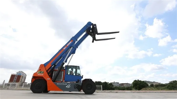 Lốp đặc và cabin xe nâng telescopic SOCMA HNTC180
